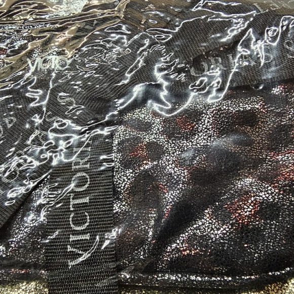 Victoria's Secret Travel Pouches with Zipper Makeup Toiletry Bag Set Of 3 NWT - Picture 10 of 10